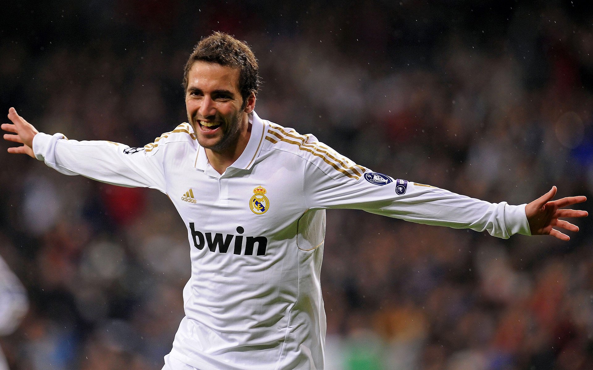 世界足球年鉴发布，盘点年度精彩时刻，世界足坛经典比赛